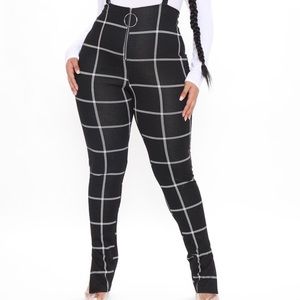 Fashion nova jumpsuit size 3x black and white